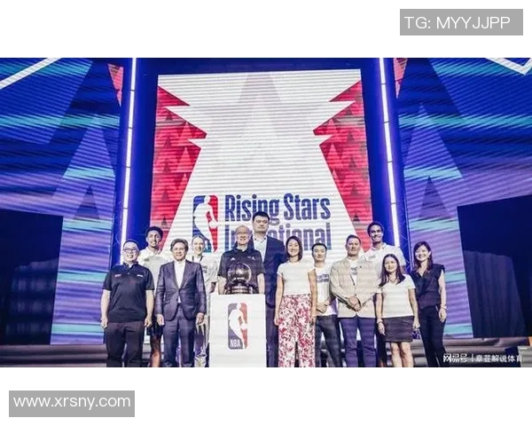 姚明与多位官员亲密合影展现体育与政府合作新篇章