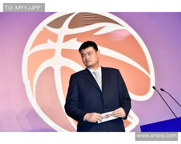 姚明亲自为球迷提鞋展现大爱精神引发社会热议