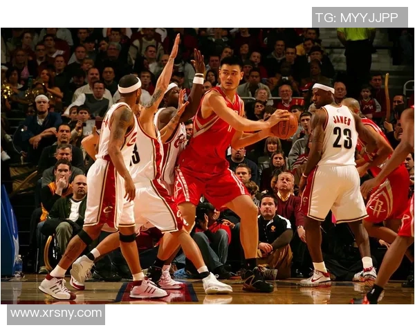 詹姆斯与姚明的篮球传奇动画之旅展现友谊与竞争的精彩瞬间