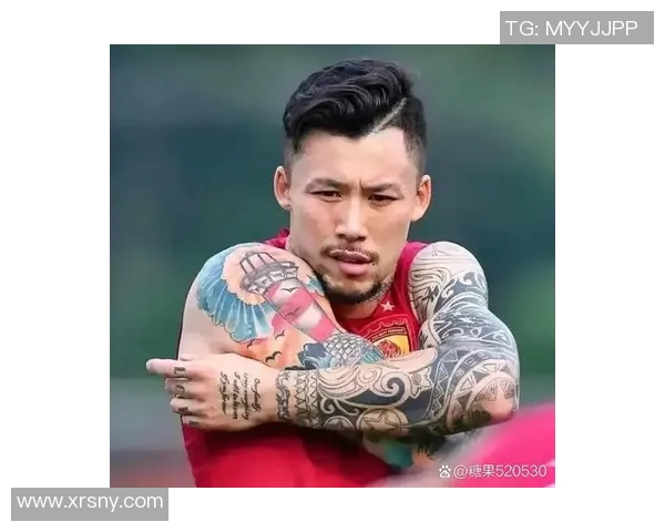 中文纹身足球明星女生的魅力与个性展现之旅 中文纹身足球明星女生的魅力与个性展现之旅