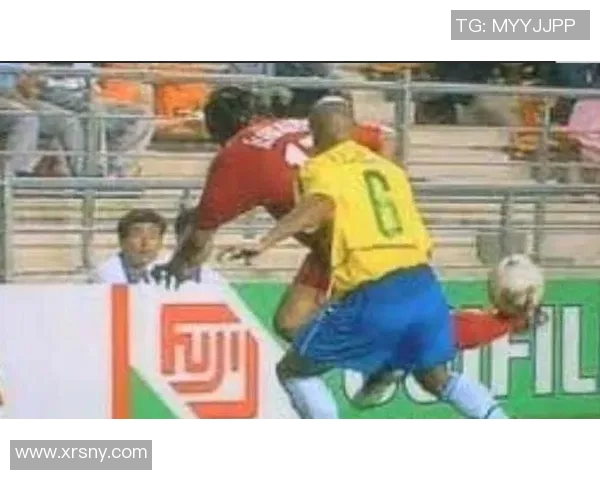 足球明星遗憾瞬间的背后故事与精彩瞬间的对比分析 足球明星遗憾瞬间的背后故事与精彩瞬间的对比分析