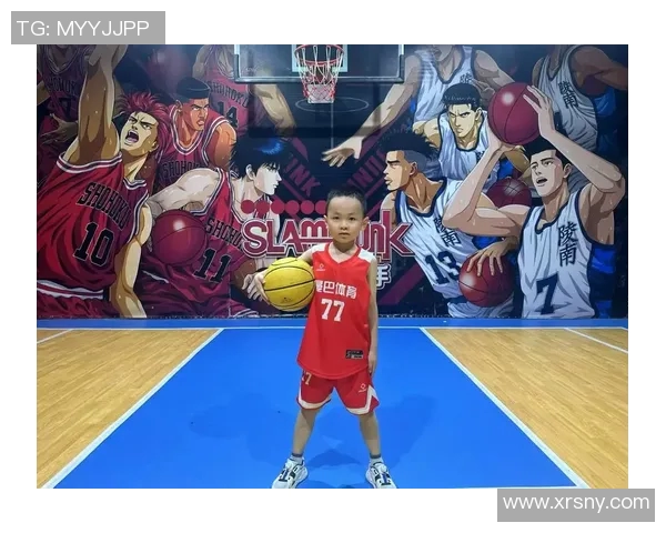 篮球明星教小学生如何在球场上追逐梦想与友谊的故事