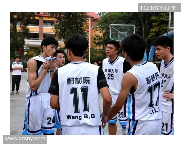 企鹅篮球明星红队勇夺冠军展现团队精神与拼搏力量 企鹅篮球明星红队勇夺冠军展现团队精神与拼搏力量